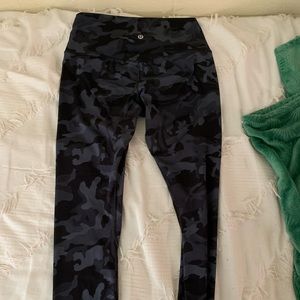 Size four camp lulu align leggings